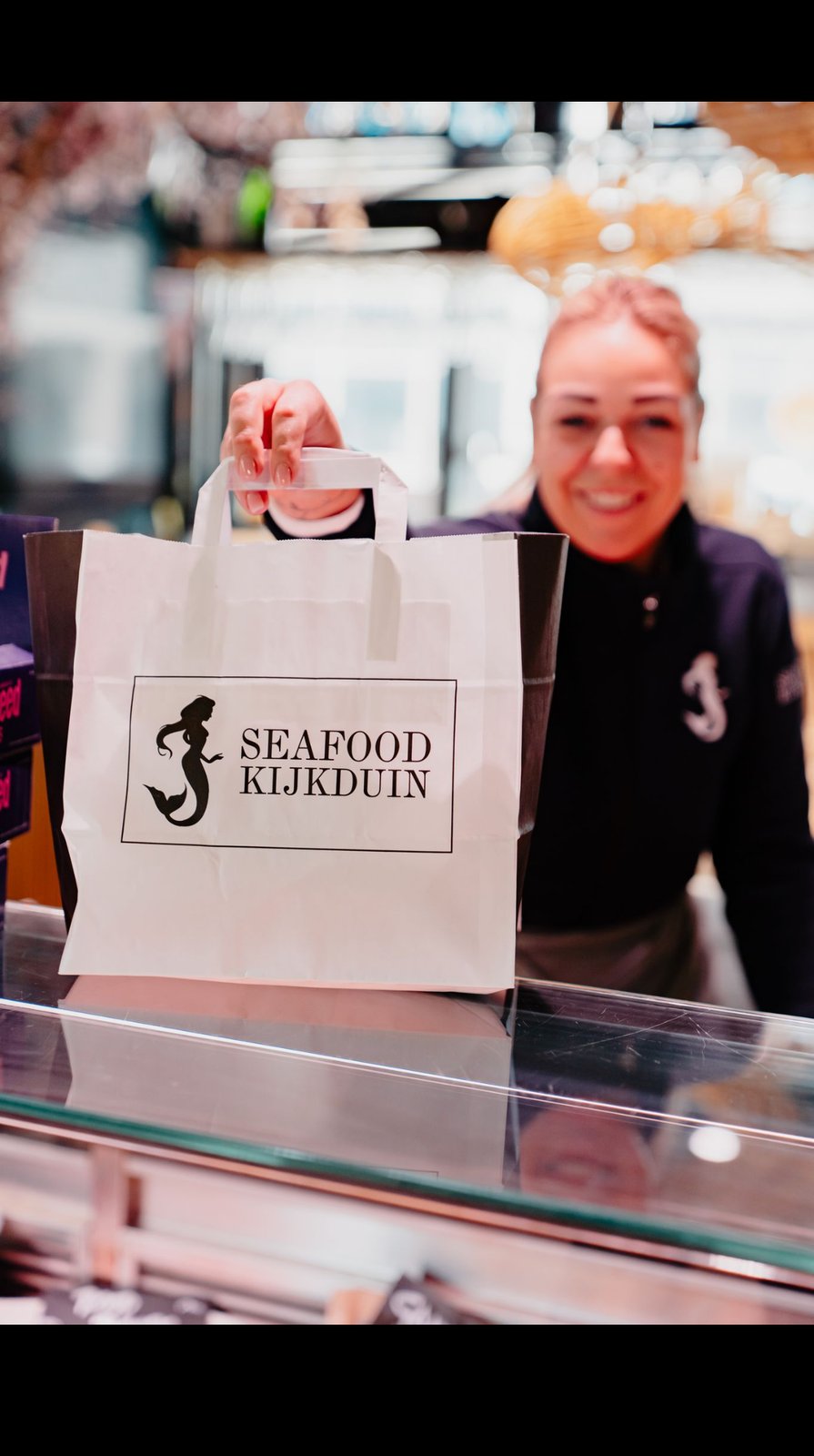 Verse vis afhalen bij vishandel Seafood Kijkduin aan de Deltapromenade in Kijkduin
